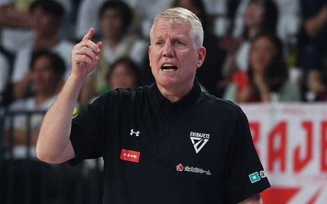 千葉Jのジョン・パトリックHCが退任…今季2冠も退団決定「ドイツに戻って家族と」