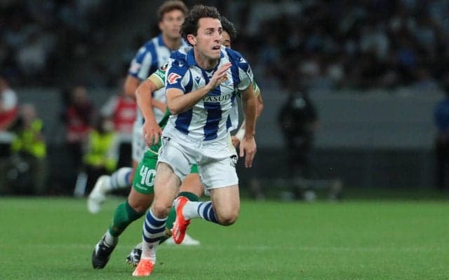 まるで少年の笑顔…来日したソシエダDFオドリオソラにサインをもらった意外な人物は？ 昨年G1で7勝記録の人気ジョッキー