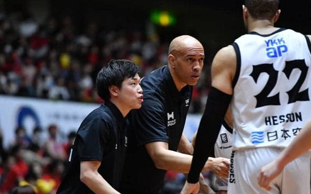 “元スラダン奨学生”酒井達晶がBデビューへ前進…富山の通訳兼練習生から金沢と選手契約