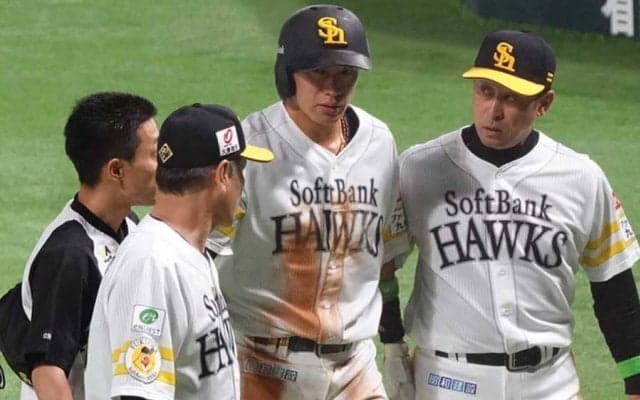 鷹・柳田悠岐とオリ森友哉が登録抹消　前日に足を痛めて途中交代…1日の公示