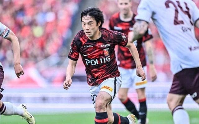 「ポジティブな断幕ナイスやぞ」「いい言葉」浦和レッズサポーターが試合前に掲げた「2枚の巨大横断幕」が話題に！ 公式戦3戦未勝利で迎えたチームに伝えたメッセージ