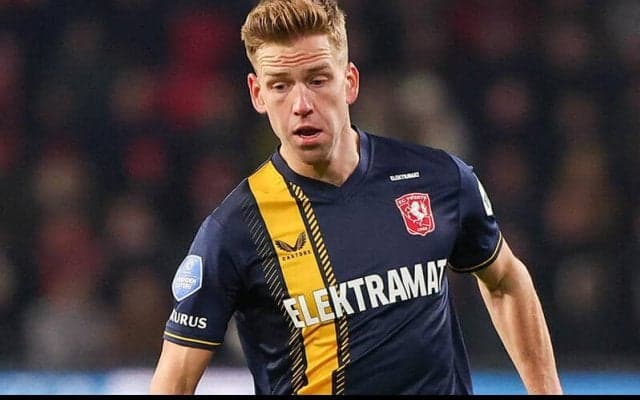 フェイエノールト、トゥベンテの左SBスマルを獲得