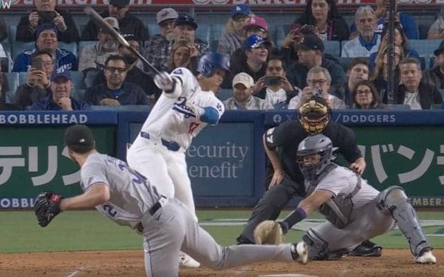 あれっ…？ 大谷翔平に一体、何が起きたのか…！？ スイングの瞬間に急激変化… エグすぎる“魔球”にファン震撼「すごい落差だな」「タチ悪いな…」