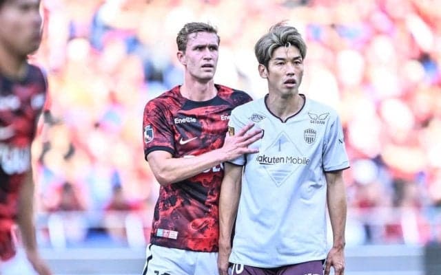 「可愛いすぎる」「マケナイ力は健在」埼スタに降臨した“やぶさや＆ふぅちゃん”の勝利の女神ツーショットが話題！「カワイイサポーターさんが1人増えてる〜」の声