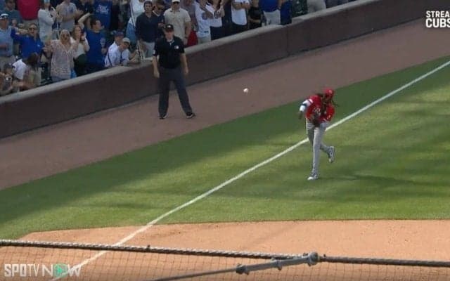 衝撃の爆肩！ あれっ？ なんで刺された…！？ “驚愕のレーザービーム”がヤバすぎる　規格外の超人・デラクルーズの“ストライク返球”に走者ドン引き