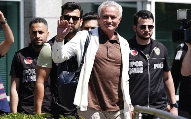 モウリーニョ氏がフェネルバフチェの監督就任決定！ イスタンブール到着、今夜にも契約締結