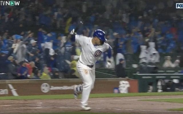 球場騒然！一体、どういう状況…！？ カブス・鈴木誠也、全力でバットを叩きつけた…！ 痛恨エラーをチャラにした\"同点場外満塁弾”がヤバすぎる「なんて日だ…」「すべてがデカい」