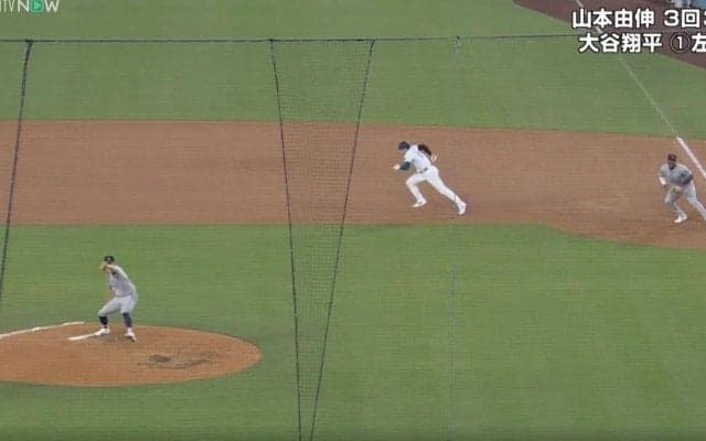 球場騒然！ 一体、何が起きた…！？  大谷翔平、ありえない一瞬の“動き”　相手投手のモーションを見抜く→あっさり盗塁を決めた瞬間「牽制ないって分かってた？」「すごいなw」