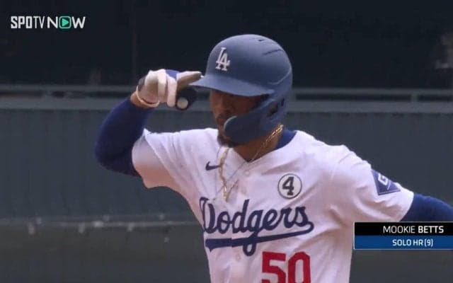 ベッツはやっぱり頼りになる！キャリア52本目の先頭打者弾 前日勝利の山本由伸もカーショウと一緒にウキウキなリアクション