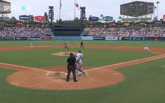 行くの？行かないの？大谷翔平、仲間の動きを見てからのドタバタ激走シーンもさすがの判断力