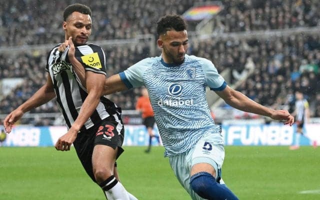 ニューカッスルがロイド・ケリーを移籍金ゼロで獲得へ　今週中に決着の見通し