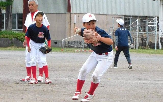 投げ方で“細かい指摘NG”の動作　イップスの要因にも…教えたい無駄なき「力の伝達」