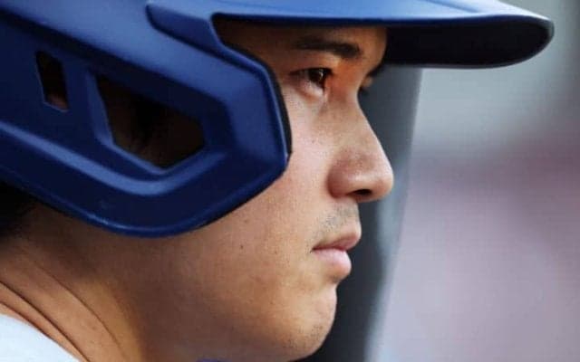 「オオタニを見るのが待ちきれない」クールな大谷翔平の姿にファン歓喜！ 「ピッツバーグへ出発」するド軍選手たちカッコよすぎる