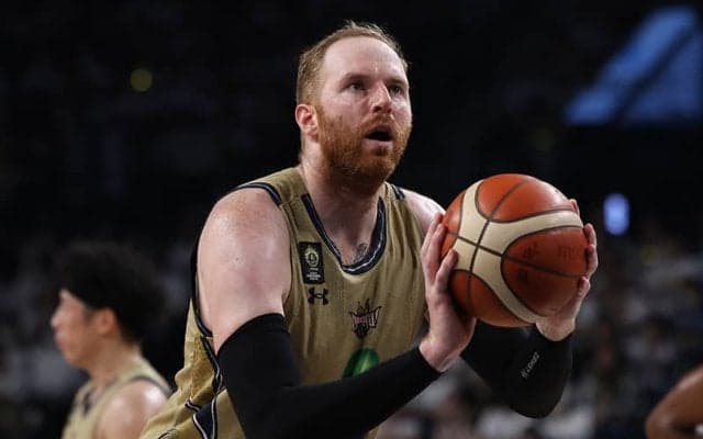 琉球が帰化選手のカークと契約継続…移籍1年目から存在感「優勝を目指して戦い続けます」