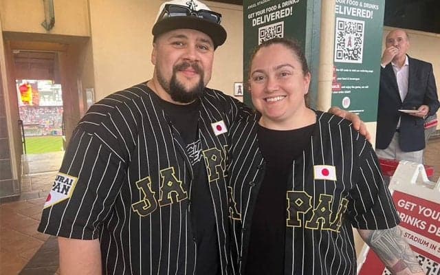 エ軍戦で“侍・大谷翔平ユニ”「彼はスター」　移籍ショックもネットで購入…米夫婦の思い