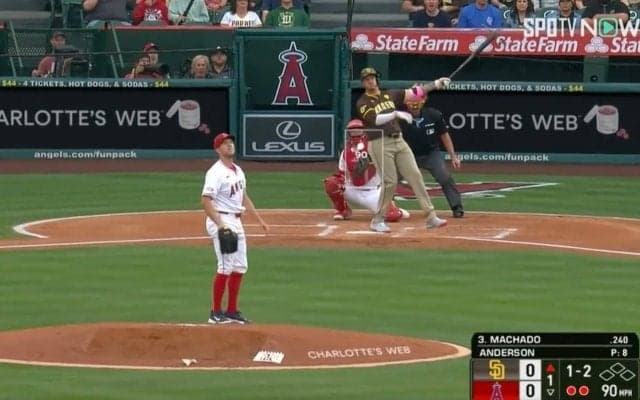 衝撃の飛距離！「大谷翔平がよく打ってた」岩山直撃弾がヤバすぎる　“球界の暴れん坊”パドレス主砲・マチャドの打った瞬間ホームランと分かる“高弾道豪快弾”