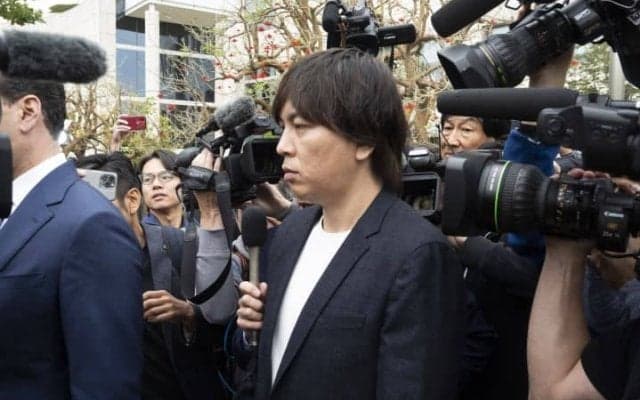 「クレイジーな光景だ」水原一平被告の出廷で再び“もみくちゃ状態”に…米記者「間違いなくここ最近で最大の出来事」