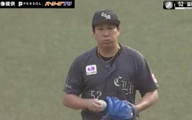 キレやばっ…唸ってる！？痺れる場面で全球ストレート！満塁ピンチも…ロッテの“ベテラン守護神”益田直也のアツすぎる“三球三振シーン”が話題