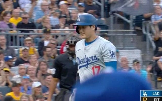 えっ…？ 何かを口走った…！？ 大谷翔平、中継カメラがとらえた“怒り”の瞬間　フルスイング三振直後に見せた一瞬の“表情”にファン注目「怖っ！…」「絶対言ってるよなw」