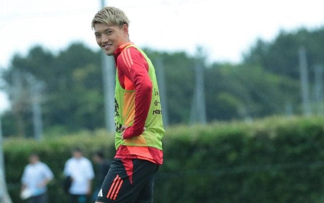 「美男美女」「映画のワンシーンみたい」堂安律、美人妻とのウェディングフォトがパーフェクト！ イタリア・コモ湖での様々なショット公開