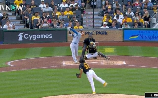 球場騒然！一体、何が起こった…！？ 大谷翔平、“怒りのフルスイング”が怖すぎる　豪快すぎる空振り三振が話題に「ボール1つ下だったら着弾だな」「打てない自分にキレてる？」