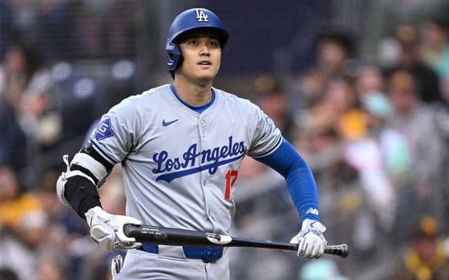 大谷翔平、“怪物新人”の160キロ超に3球三振　バットに当たらず…豪快空振り