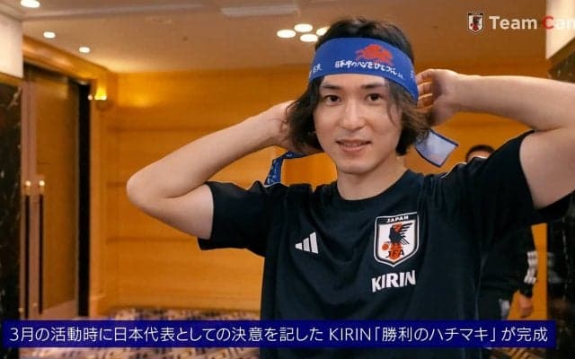 「マジでイケメン」「笑える」南野拓実の“レア姿＆ツッコミ”にファン興奮！「欲しい」「みんな字が綺麗」「かっこよすぎる」など“勝利のハチマキ”が話題