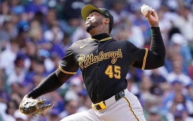 メジャー最速男は36歳になっても…100マイル超え連発にファン驚愕「どんだけ速いか」