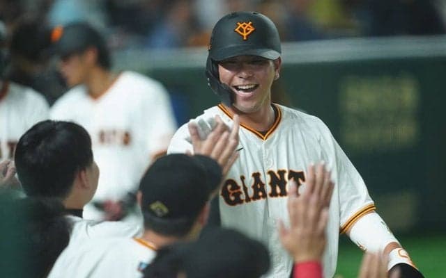 巨人・大城卓三が先制1号3ラン　81打席目で飛び出した今季初アーチ…阿部監督も笑顔
