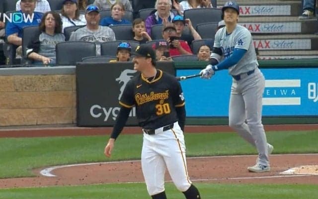 一体、何が起きた…！？ 大谷翔平、特大アーチを打った瞬間に“異変”が起きた…！ 怪物ピッチャーのリアクションが話題に「笑ってる？」「カッコ良すぎるだろ」