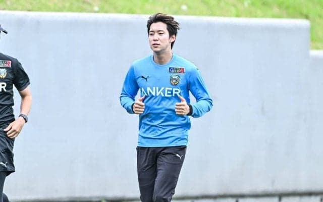 「泣ける!!!」「愛ある言葉！」負傷離脱していた元日本代表・川崎DF三浦颯太にチームメイトが掛けた「絆を感じるやり取り」にファン感涙！「本当にナイスガイ」の声