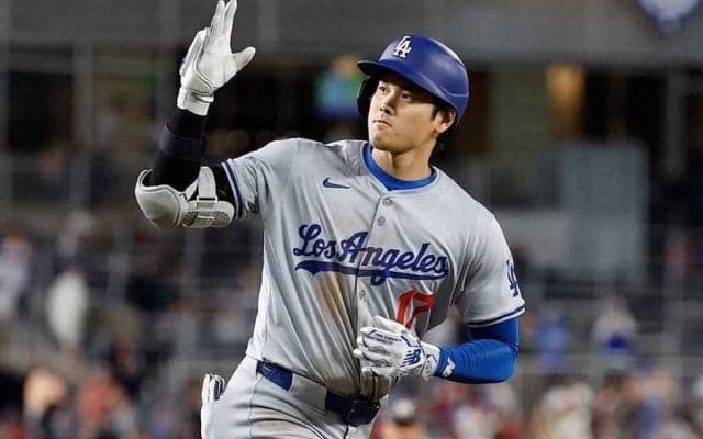 大谷翔平、伝説の名選手のバットを贈られる　超重量1.3キロも「今日使うよ」