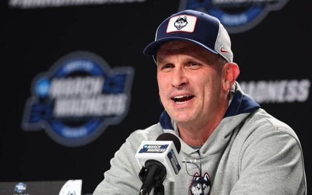 レイカーズの次期HC候補に進展…コネチカット大を2連覇へ導いたダン・ハーリーHCが浮上