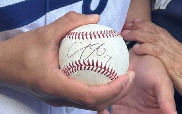 大谷翔平、投球直撃のファンに“神対応”　駆け寄り謝罪→サインボールをプレゼント
