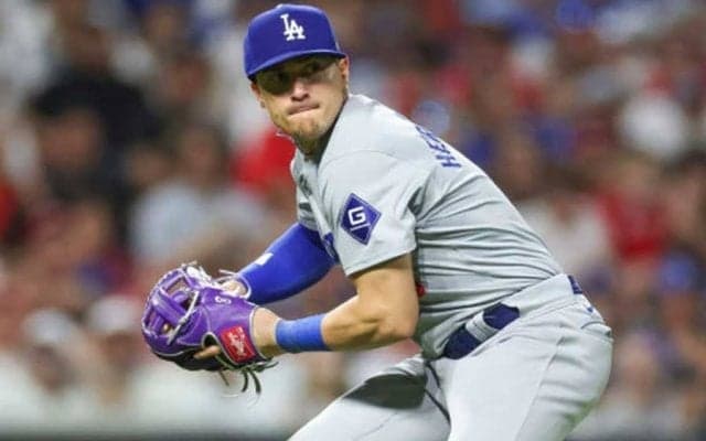 ド軍内野手、イヤホン着用で失策　解説謝罪「俺のせいだよ！」…気まずい20秒間の沈黙