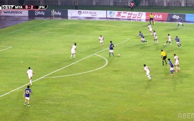 「エロさが増したな」鎌田大地の“脱力ダイレクトパス”にネット沸騰！ 日本代表MFが繊細すぎるチャンスメークの瞬間「流石のパス精度と視野の広さ」「上手すぎる」