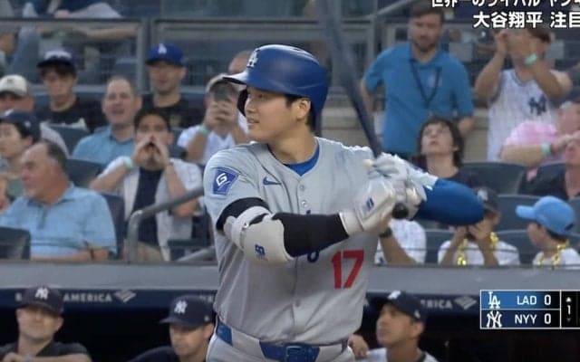 えっ？ なんで…！？ 大谷翔平に一体、何が起こったのか…！？ 打席に立つ前に一瞬見せた“不敵な笑み”が話題に「怖すぎだろ」「楽しんでる？w」