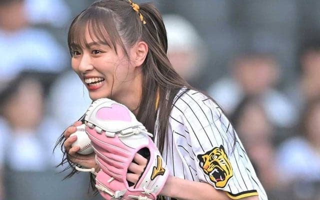へそ出し抜群スタイル「世界一かわいい！」　美人女優が始球式「どきどきしました」