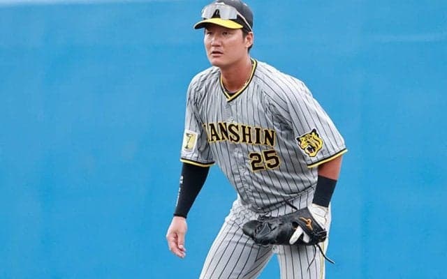阪神・渡邉諒、カメラ席に頭から転落　担架登場も自力で退場…負傷交代に岡田監督も心配