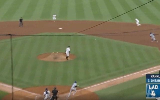 批判殺到！一体、何が起こったのか…！？ 大谷翔平、どん詰まり内野ゴロで“まさかの異変”が起きた… ヤ軍内野手が連日の痛恨エラー、ファンがブチギレ