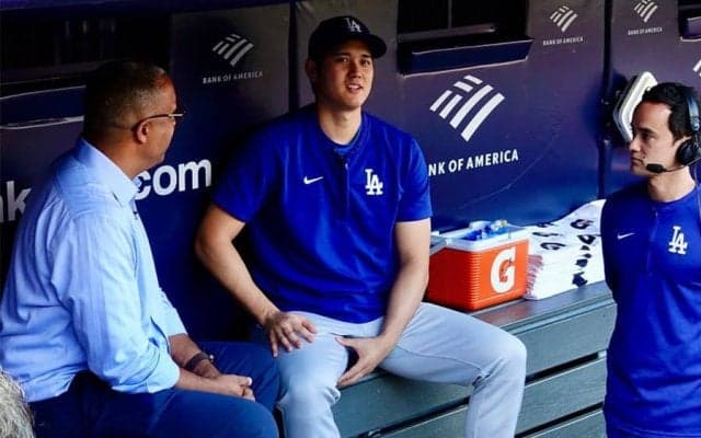 大谷翔平、異例の試合前インタビュー　元阪神助っ人と笑顔の8分間トーク