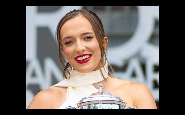  全仏OP3連覇の女王が記念撮影 