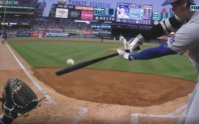 これは反則レベル！ 大谷翔平のスゴさをとらえた衝撃の瞬間　技あり流し打ちで見せた“芸術的な動き”が話題に「イチロー級だな」「軽く打ってるな」