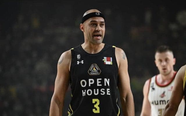 群馬が帰化選手のマイケル・パーカーと契約継続「いよいよ目標に到達するとき」