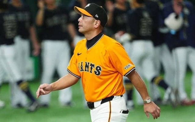 打てない巨人、姿を見せなかったコーチ　“2秒会見”の後で…帰宅せず取り組んだ対策