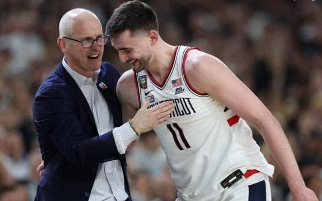 レイカーズの次期HC候補、ダン・ハーリーが6年約110億円の高額オファーを辞退