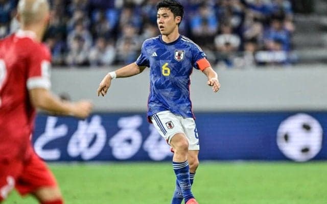 「3枚目載せたのはあえてかな？」リバプールが公開した「遠藤航と南野拓実の肩組み写真」に世界中から1万5千いいね！ 海外サポーターからも大きな反響