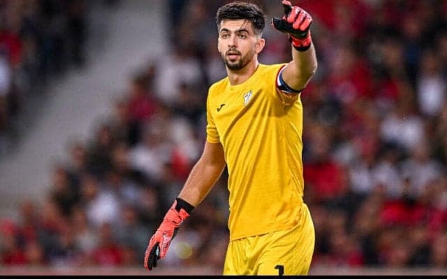 アウグスブルク、クロアチア代表GKラブロビッチを獲得