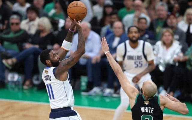 ファイナル第3戦で初勝利を目指すマブスのカイリー「何が必要なのかは分かっている」