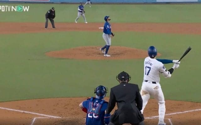 息してる…？ 大谷翔平、特大アーチを打った瞬間に“異変”が起きた…！？ 相手投手の“リアクション”が話題に「動かないw」「無慈悲すぎるな」